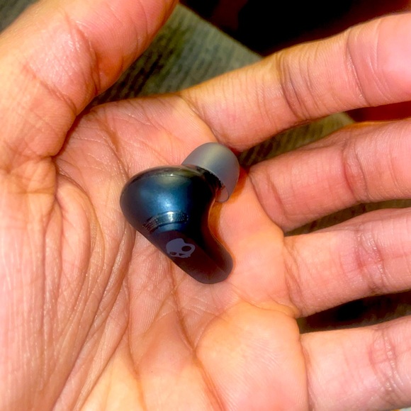 SkullCandy AirPods - Picture 4 of 4